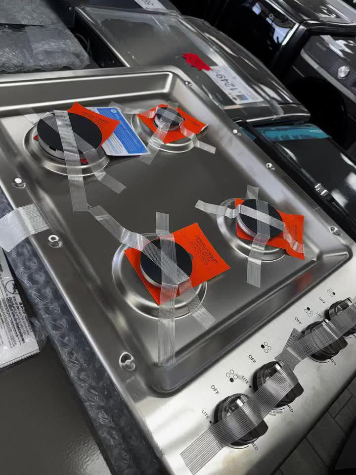 Thumbnail: GE Built-In GAS COOKTOP! Stainless Steel 30", Black Grill.