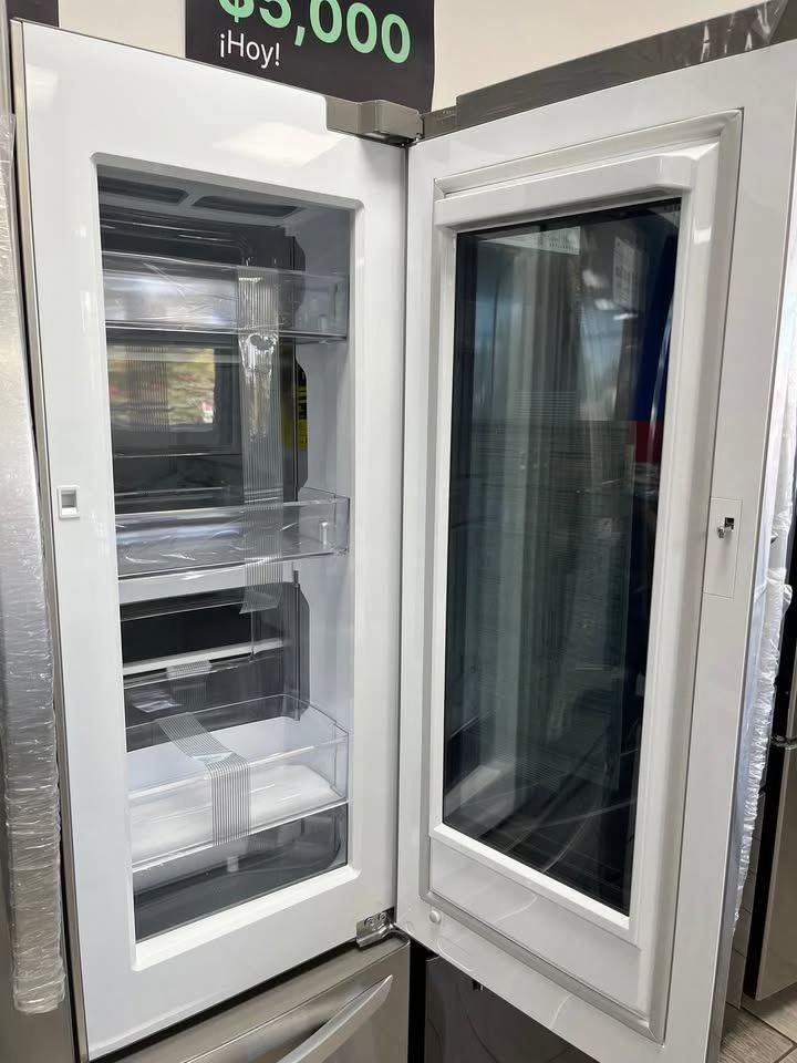 Thumbnail: NEW LG Refrigerator! 28 cu ft. French Door, Stainless Steel, InstaView, Double D