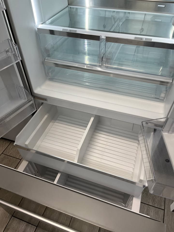 Thumbnail: NEW BOSCH Refrigerator! 26 cu ft French Door 500 Series Stainless Steel