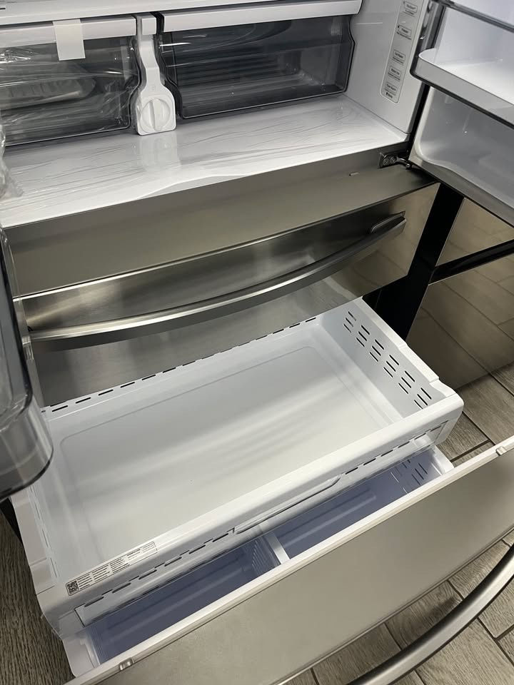 Thumbnail: NEW Samsung Refrigerator! 28 cuft French Door Flex Zone Stainless Steel Double D