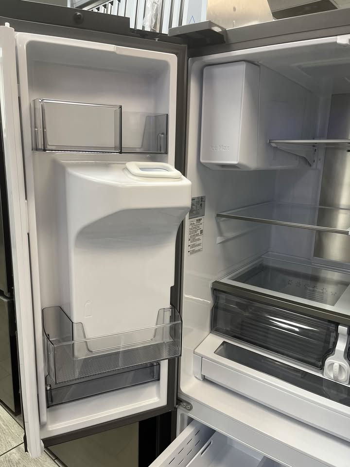 Thumbnail: NEW Samsung 4-Types of Ice Refrigerator! 31 cu ft French Door Stainless Steel