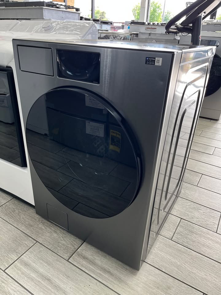 NEW Smart Front load WASHER Bespoke 5.3 cu ft Digital Screen with OptiWash