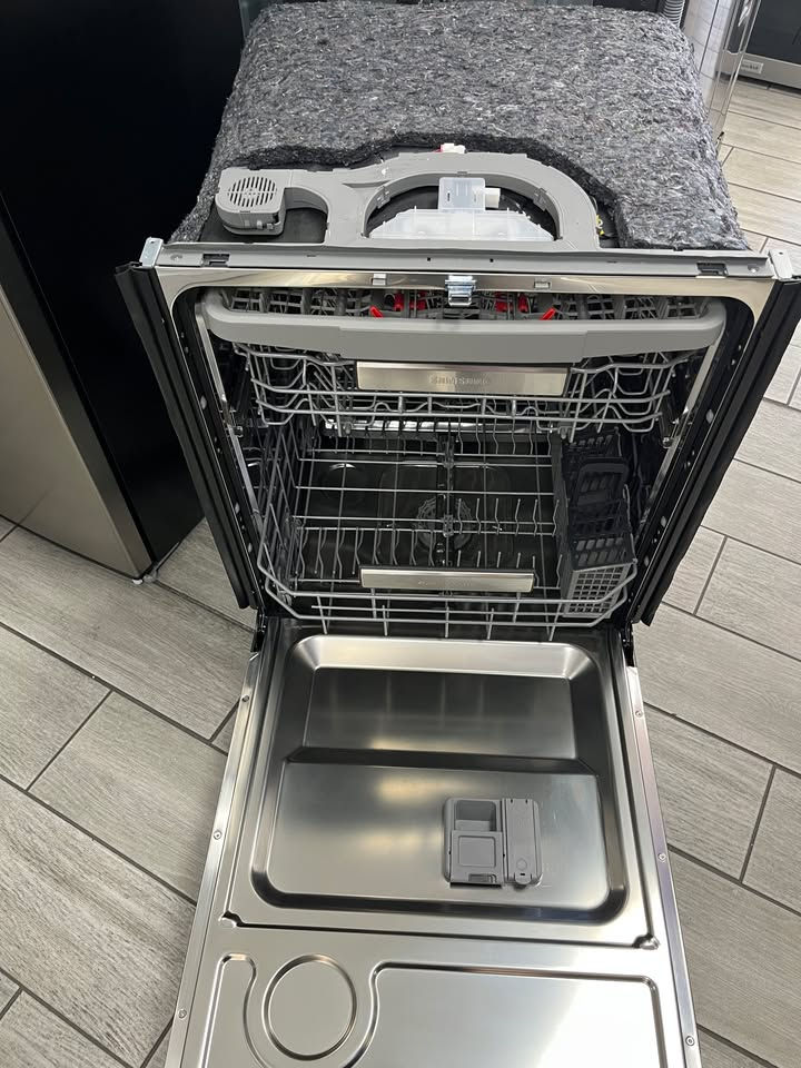 Thumbnail: NEW 24"Inch DISHWASHER! 3racks Samsung Dark Steel 39dBA