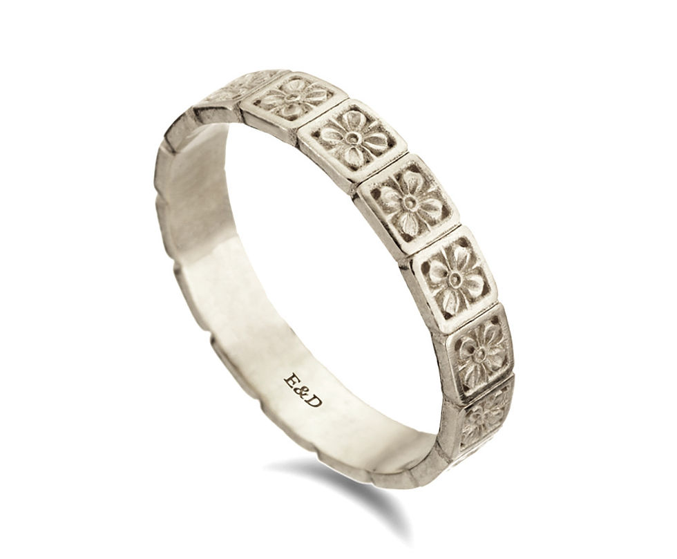 טבעת נישואין פרחים וריבועים זהב 14לבן קראט