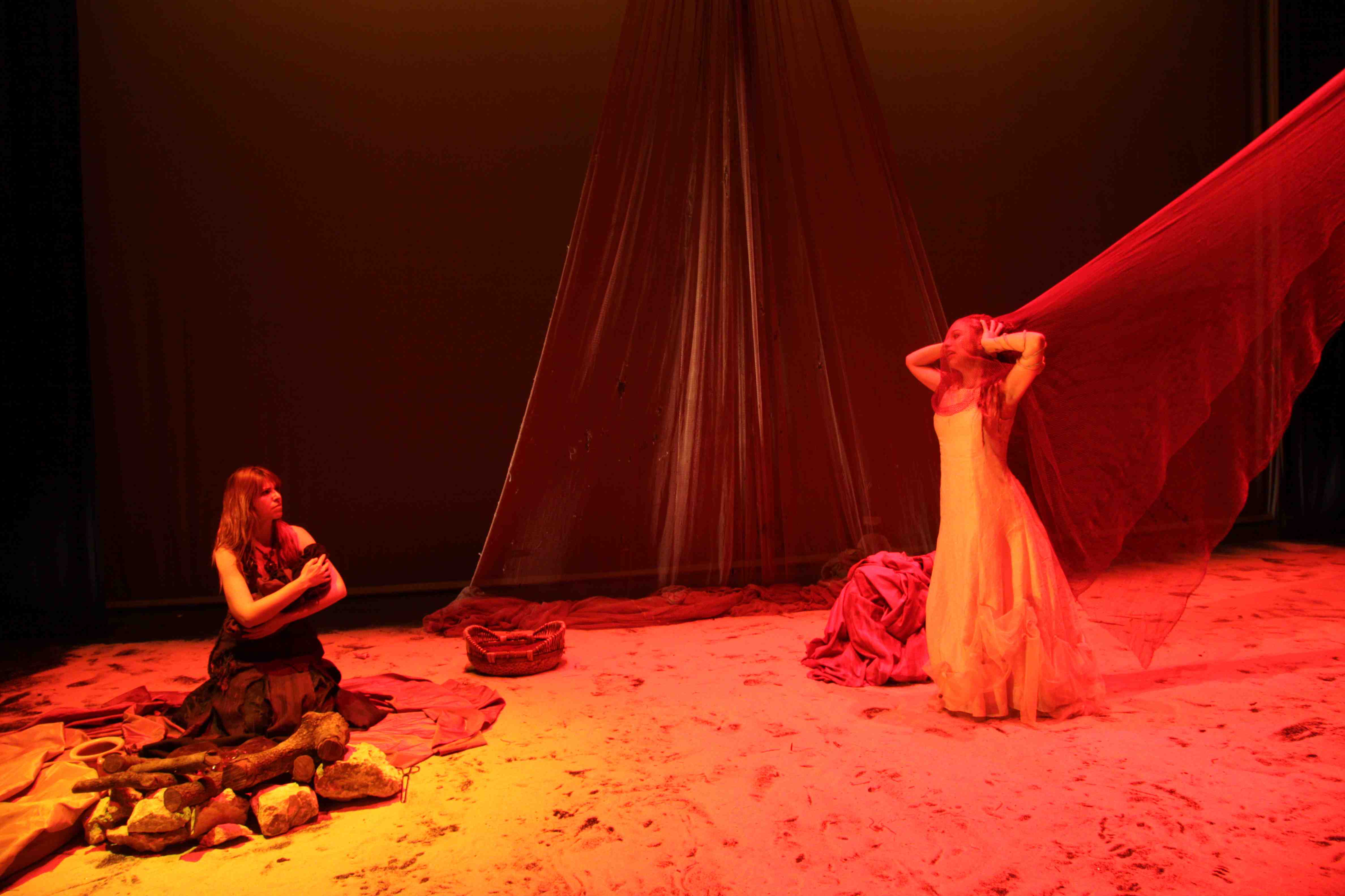 MEDEA EN LA ARENA