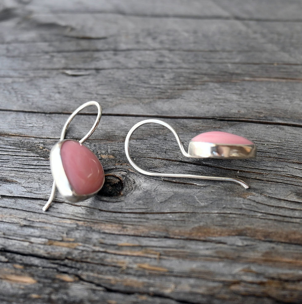 Thumbnail: Pink Queen Conch Sterling Silver Dangle Earrings
