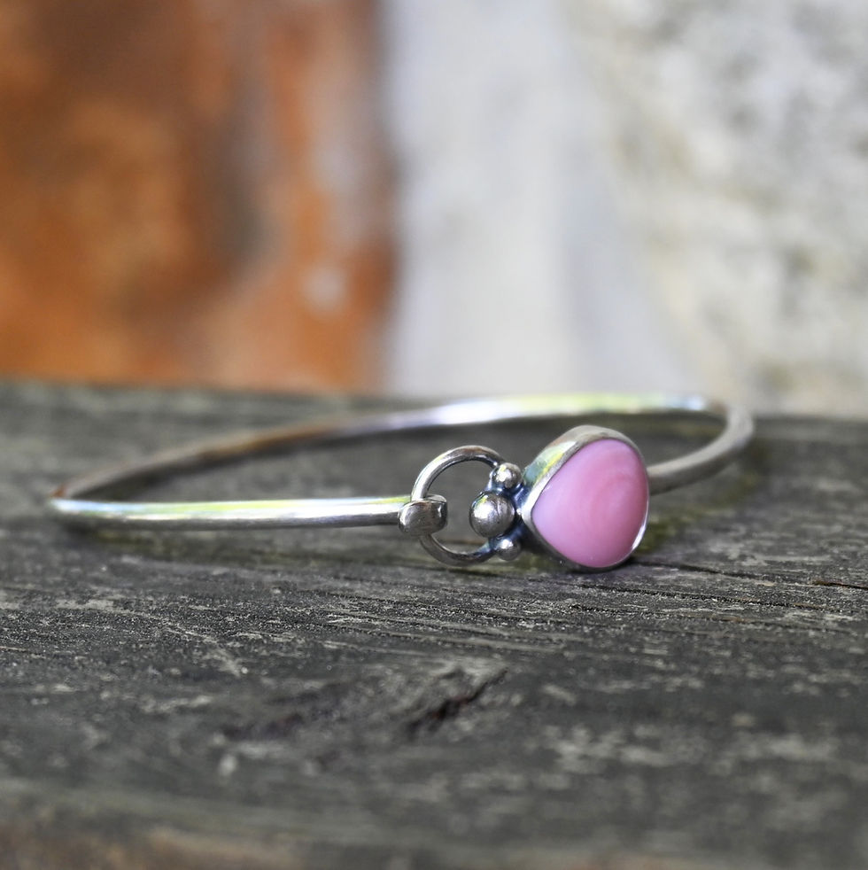 Thumbnail: Pink Queen Conch Sterling Silver Bangle Bracelet