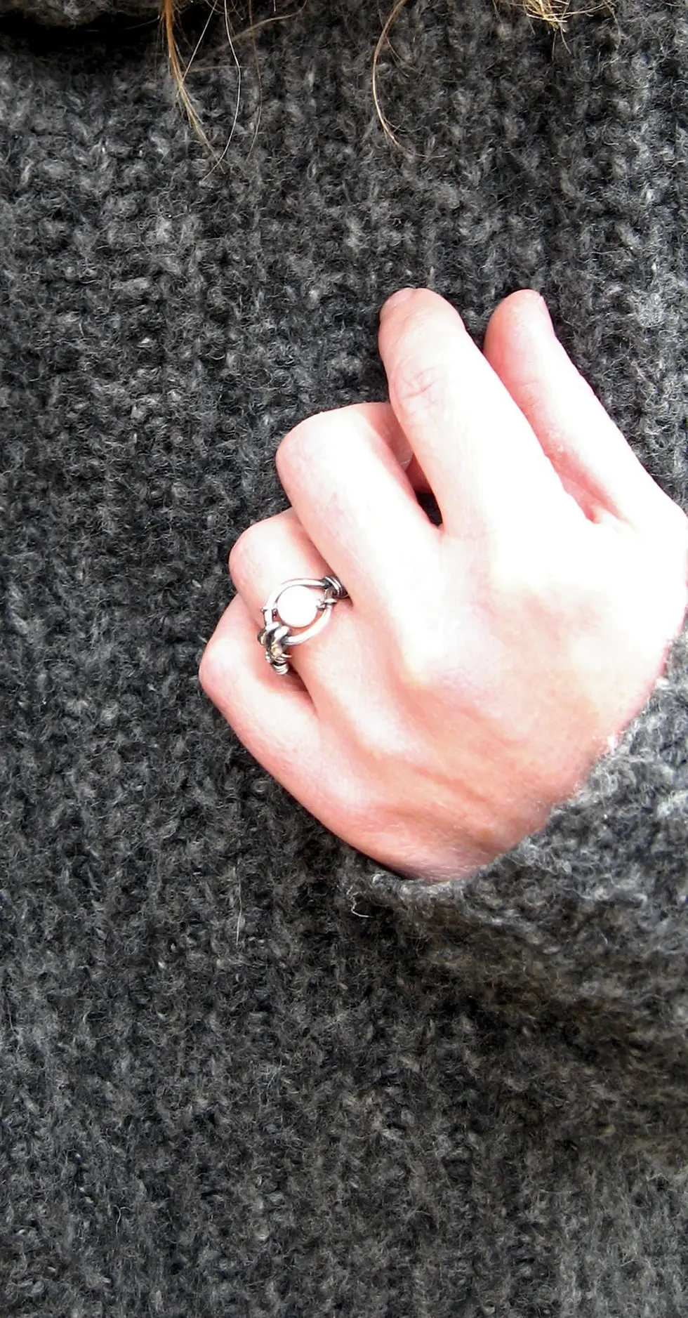 Thumbnail: Floating pearl sterling silver kinetic ring