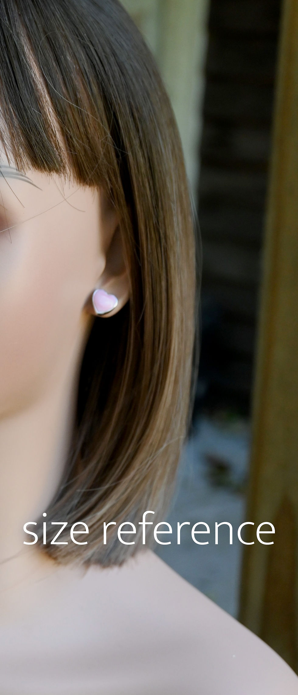 Thumbnail: Pink queen conch shell sterling silver heart stud earrings