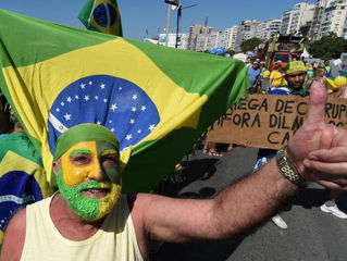 Milhares de catarinenses saíram às ruas protestar contra o governo