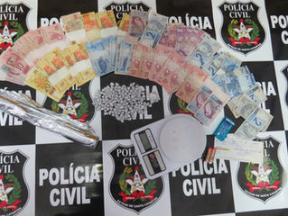 TRÊS BARRAS - POLICIA CIVIL PRENDE TRAFICANTE E APREENDE 143 PEDRAS DE CRACK