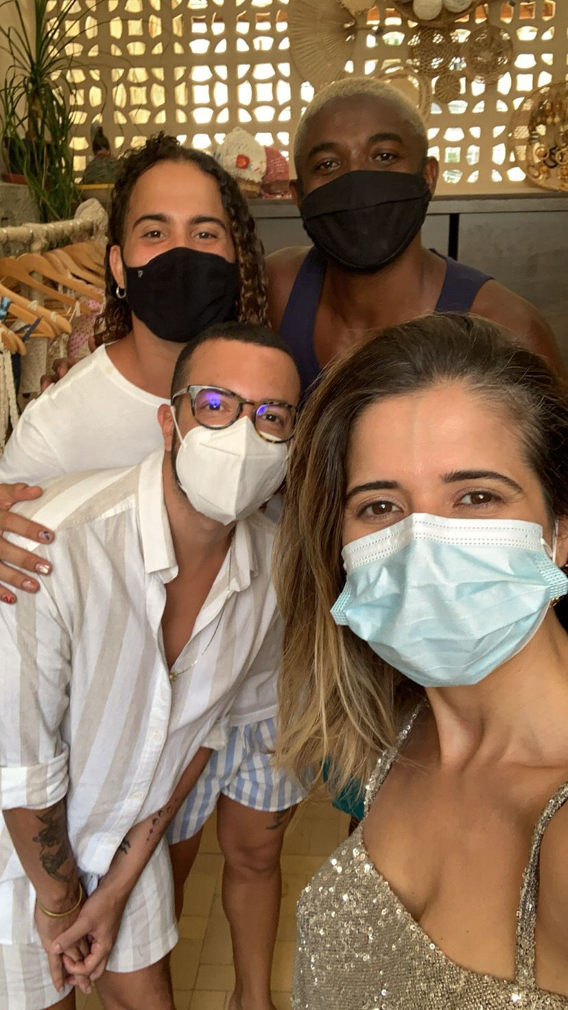 Juliana Berman com Vinicius Santanna, Patrik Fortuna no ateliê mão de mãe