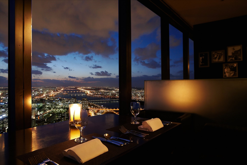 Restaurant overlooking the hangang