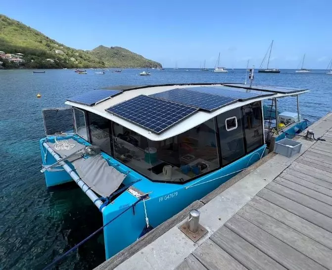 Bateau électro-solaire