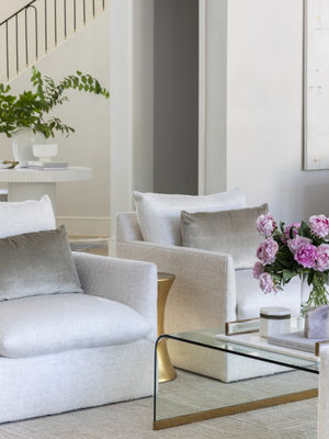 The Art of Effortless Flower Styling