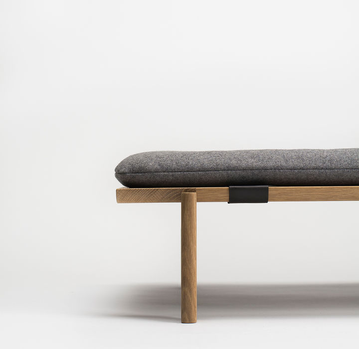 Wood dogbed with cushion