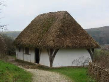 Cruck House reconstruction.jpg