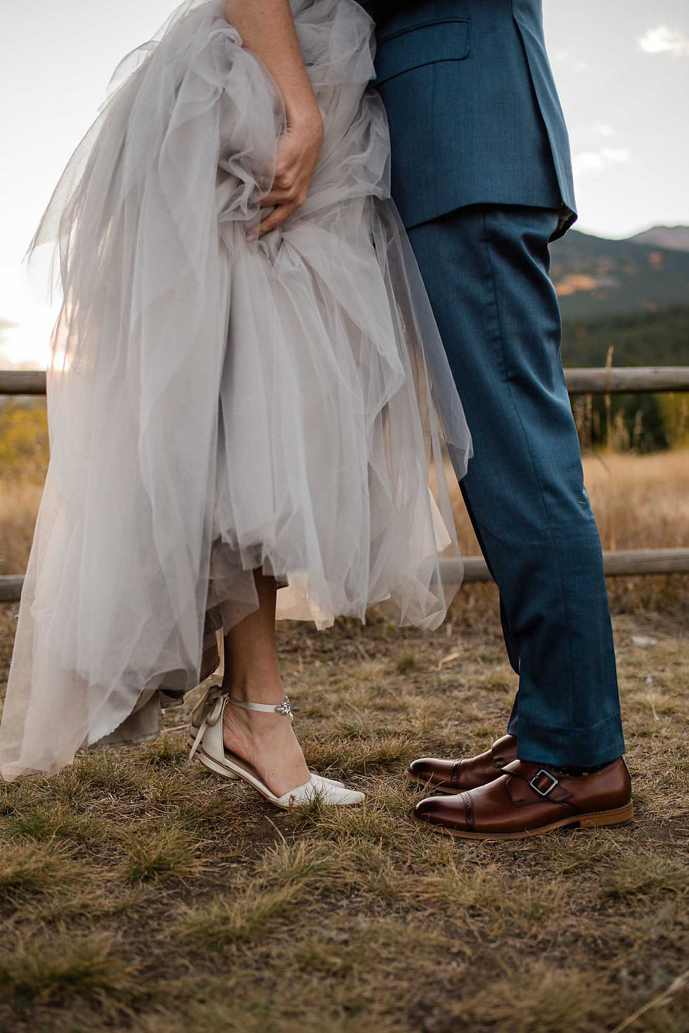 Bride on tip toes kisses groom