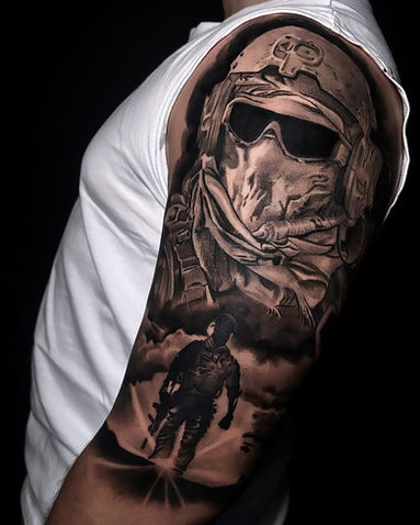 Tatuaj pe mana soldat, SunTattoo salon tatuaje si piercing Cluj-Napoca.