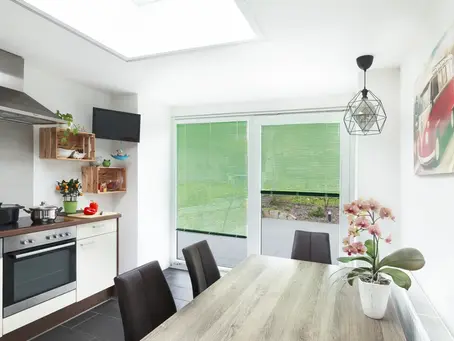 Aluminium-Innenjalousien für Altbaufenster in Berlin – passgenaue Lösungen für historische und modernisierte Fenster