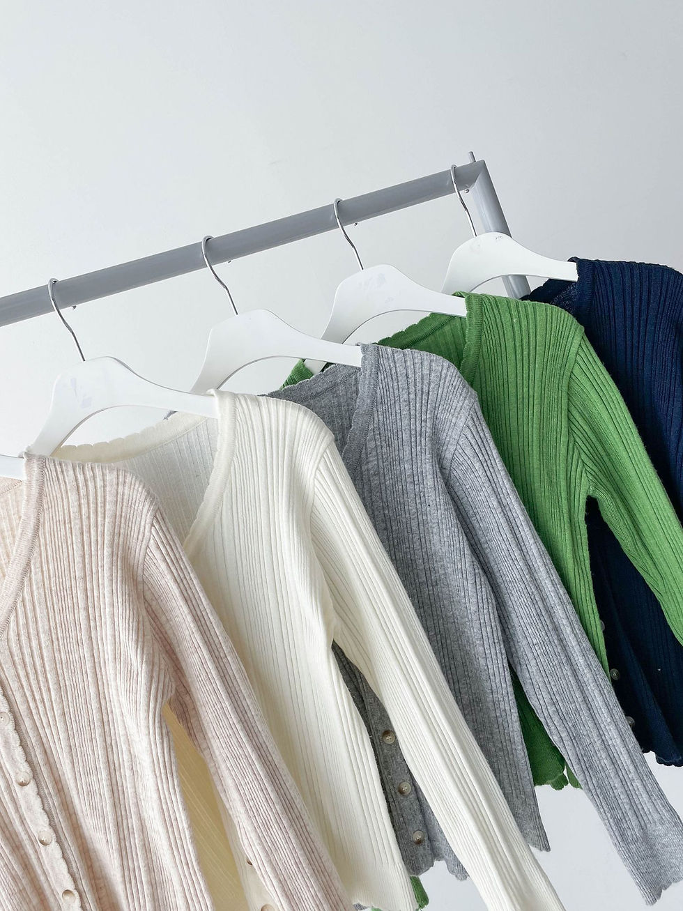 섬네일: [5color] 줄리 브이넥 슬림 셔링 가디건