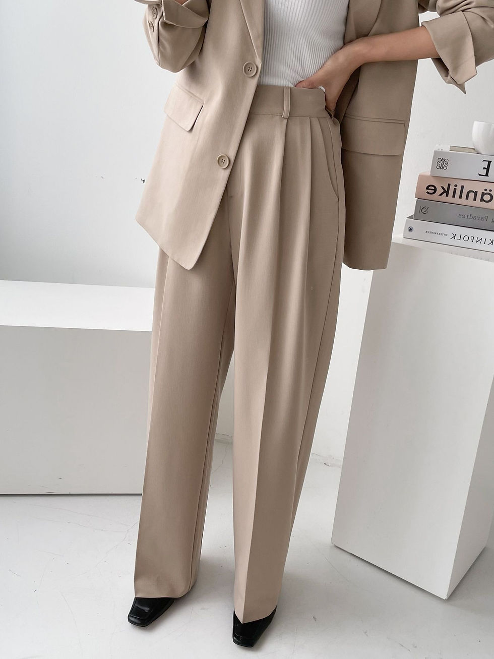 섬네일: [Set] 싱글 자켓 +통 슬랙스 일자핏 베이지 색상