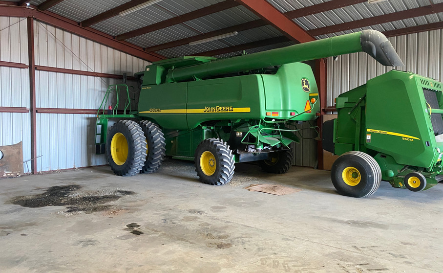 Tractors / Combines / Headers Sagebrush Auctions L