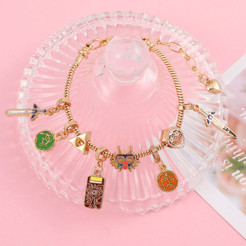 A cute cartoon ladies bracelet, alloy pendant, makeup to go out to wear, is a go