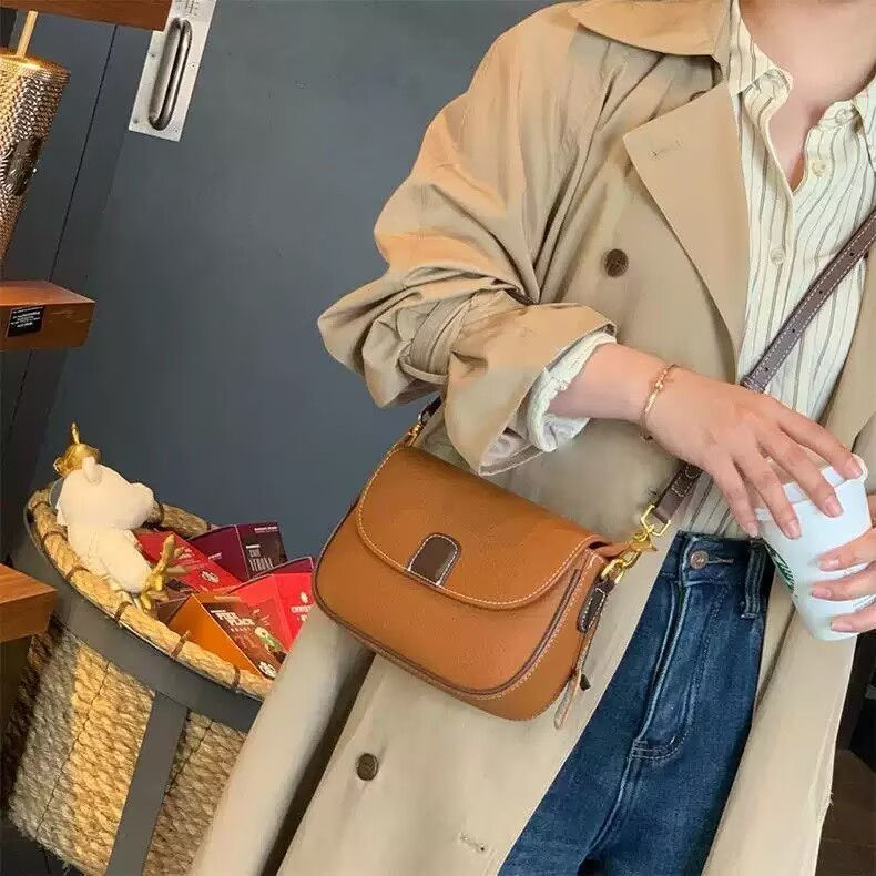 Thumbnail: women's bag small bag shoulder bags tote bag luxury bags designers 2026 new coll