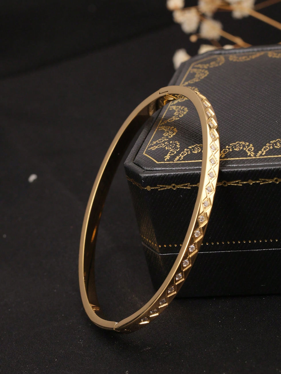 Thumbnail: 1 Piece of European and American Geometric Rhombus-Shaped Bracelet with Rhinesto
