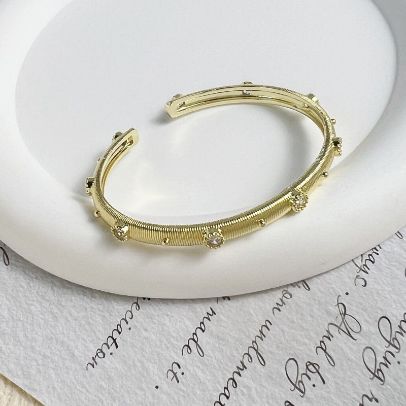 Thumbnail: The Luxurious Gemstone Sparkling Diamond Brushed Bracelet Is a Fashionable Jewel