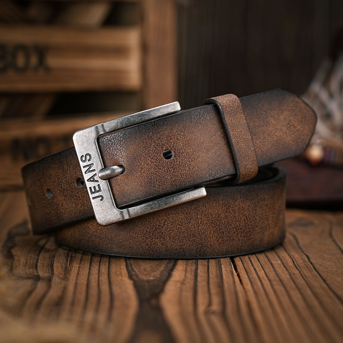 A Men's and Women's Casual Retro Belt Western Style! PU Leather Belt with Metal