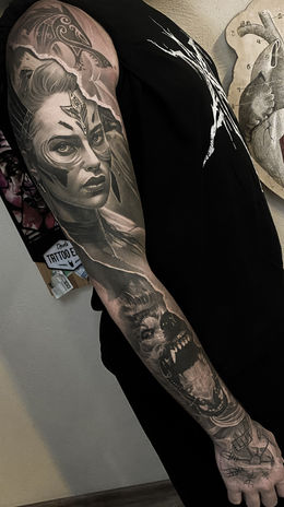 nordische themed voll arm black and grey tattoo von Janosch tattoo bern in inkwerk bern-tattoo studio in bern
