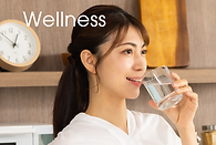 女性正在飲用氫氣機製造的氫水