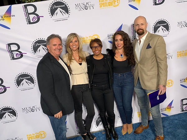 Group photo on blue carpet withsponsors on backround