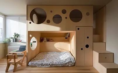 Mobilier pour enfants sur mesure en bois naturel réalisé par WOODRAW