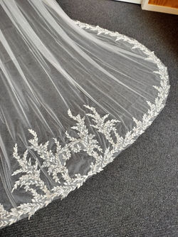 Vine Lace Trim Veil