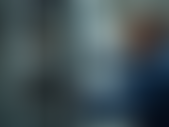 Handwerker bei der Heizungswartung