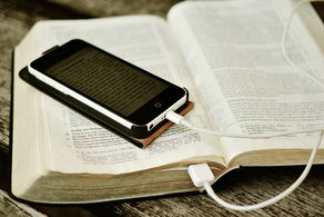 辞書とスマートフォン