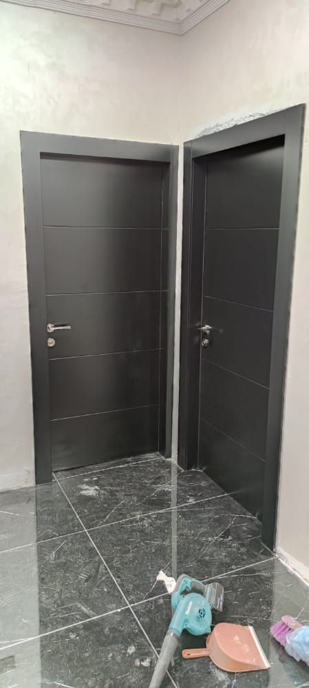 תמונה ממוזערת: דלתות פנים שחורות