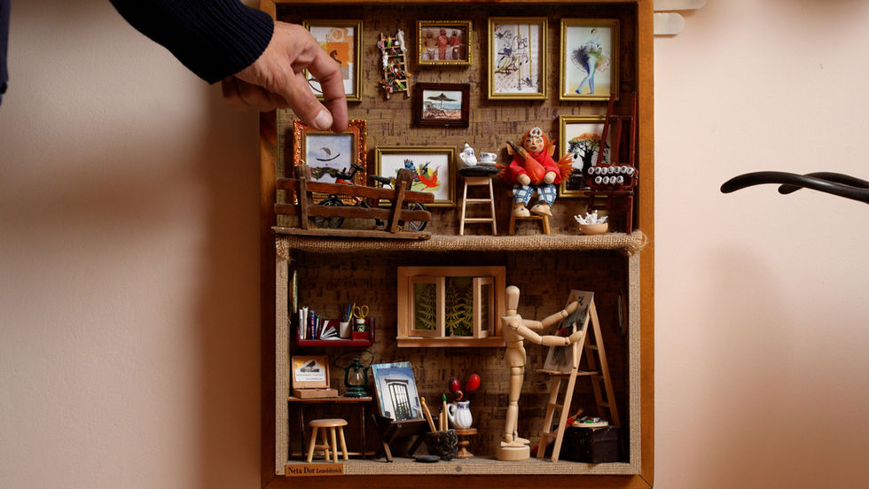 יצירה מתחת לקיר האבנים.00_00_02_05.Still001.jpg