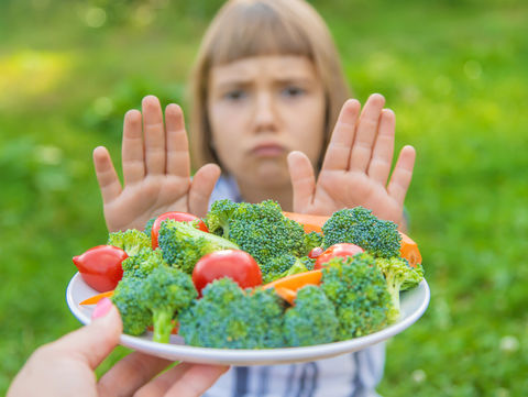 child-eats-vegetables-broccoli-carrots.jpg
