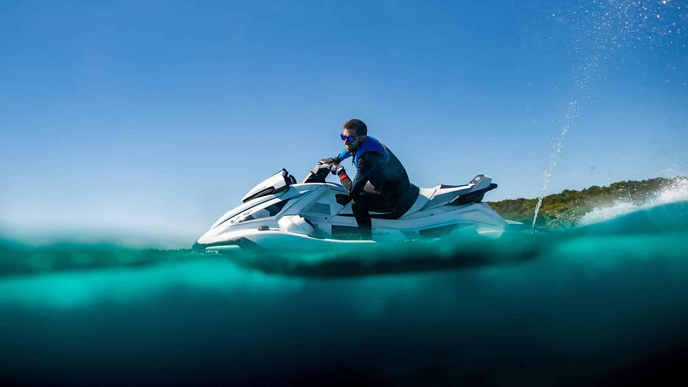 2024-Yamaha-VXCRUISERHO-EU-Pure_White_Solid-Action-009-03