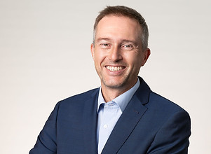 _CK_5527_verschränkt schmal.jpg