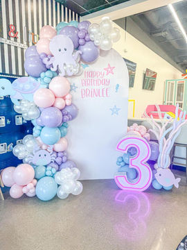 Sea-themed pastel balloon decor, "Happy 3rd Birthday Brynlee", with number 3.