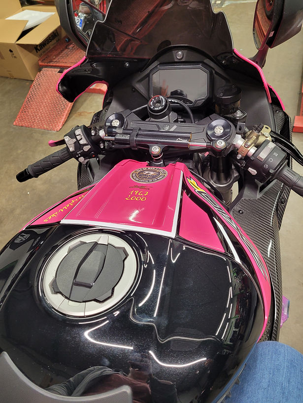 motorrad-expertin-auf-bike.jpg