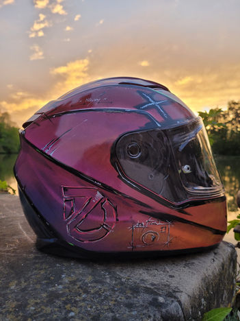 Motorradhelm mit handgesprühtem Design BBwelt Helmwerk