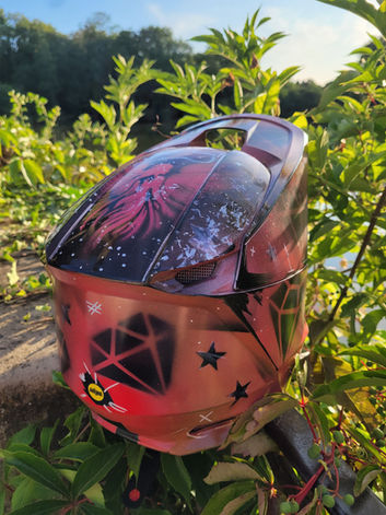 Individuell gestalteter Motocrosshelm für Kinder von BBWelt Helmwerk – handgemachtes Einzelstück.