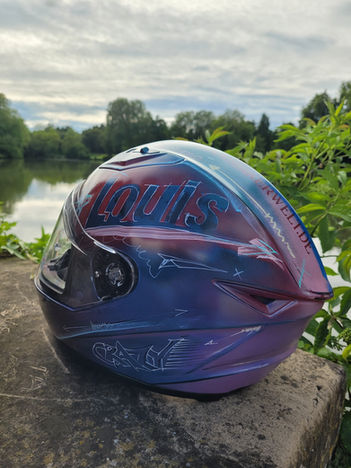 Handmade Motorradhelm-Unikat Louis BBwelt Helmwerkmit Design-Sprühung