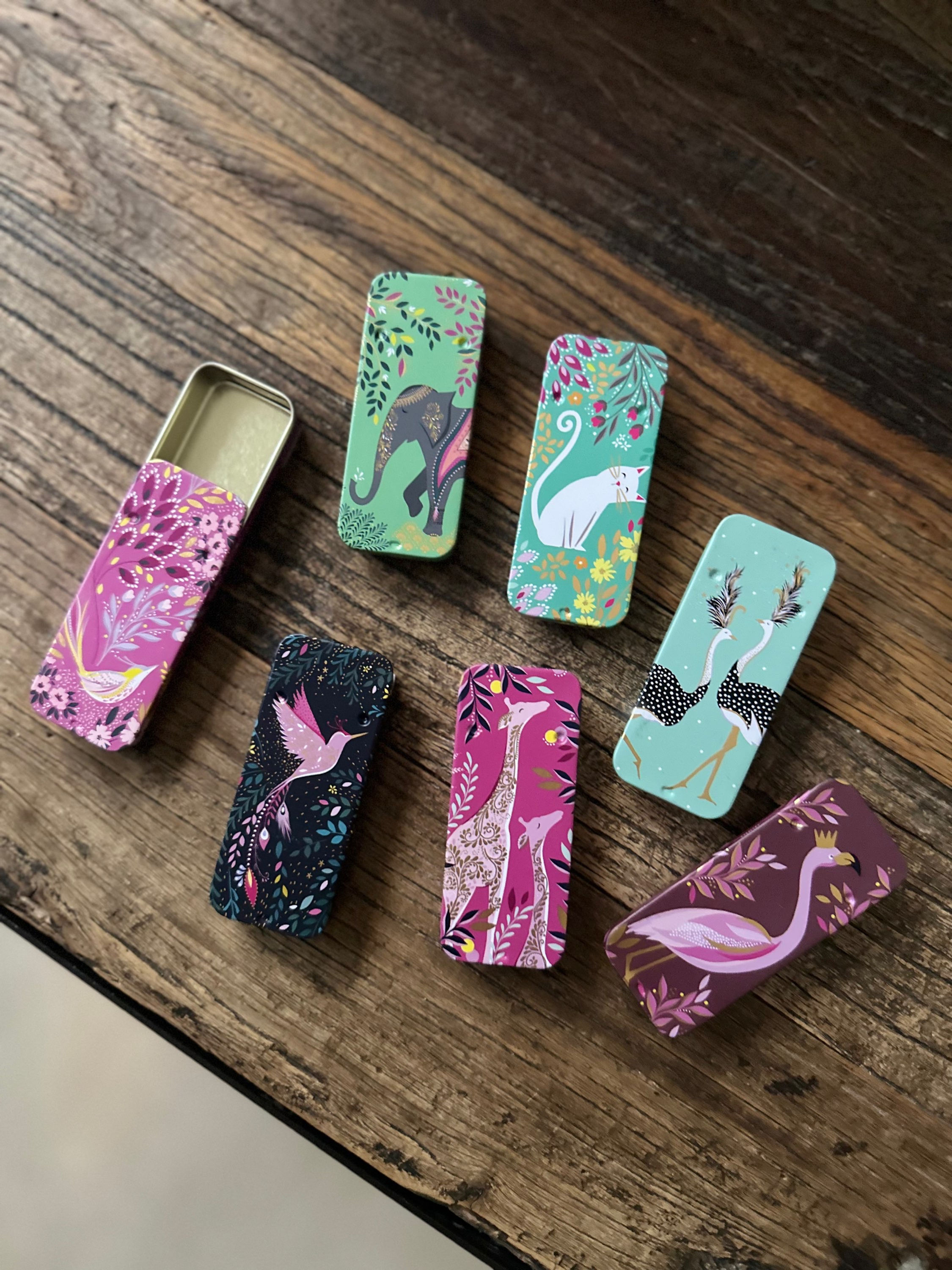 Pastillero metálico Sara Miller